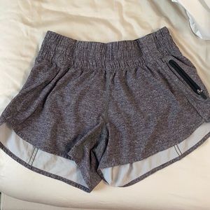 Lululemon Tracker Short V 4”
